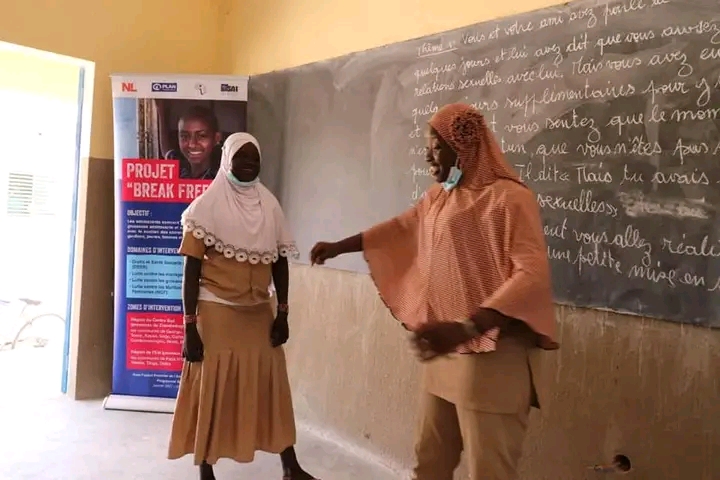 PLAN INTERNATIONAL BURKINA FASO : Améliorer l’accès à un enseignement basique de qualité, en particulier pour les filles et les plus marginalisés est l’une de ses missions