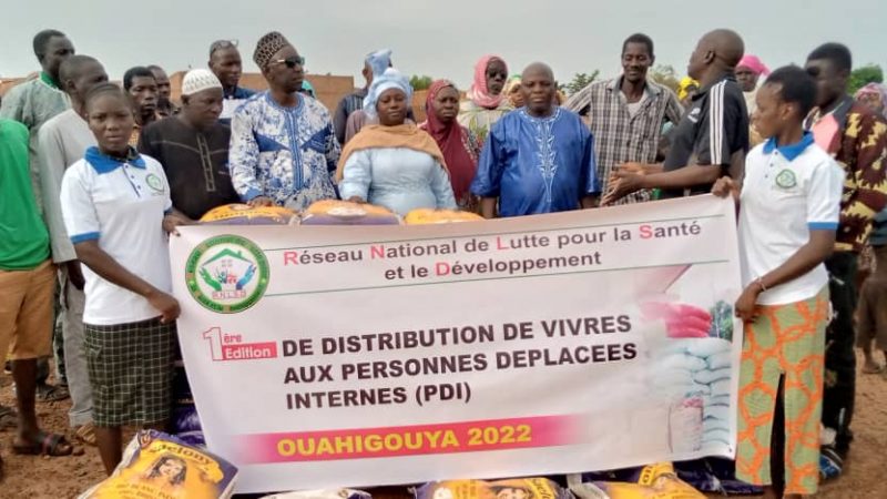 Solidarité envers les PDI : le Réseau National de Lutte pour la Santé et le Développement vient en aide aux personnes déplacées internes de Ouahigouya