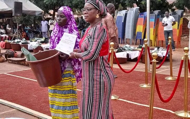 Autonomisation économique : 30 femmes déplacées internes de la commune   de Bobo-Dioulasso bénéficient de kits d’installation